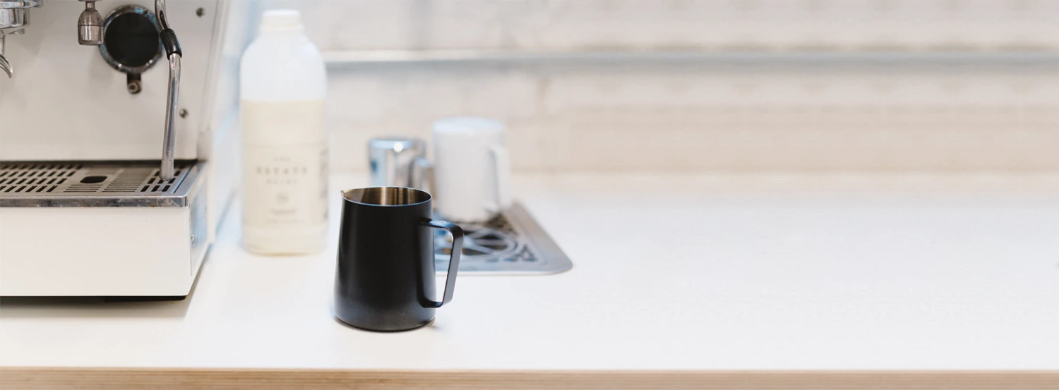 Brewista Smart Pour Precision Frothing Pitcher - 20oz White 2 Brewista Smart Pour Precision Frothing Pitcher - 20oz White - Image 2