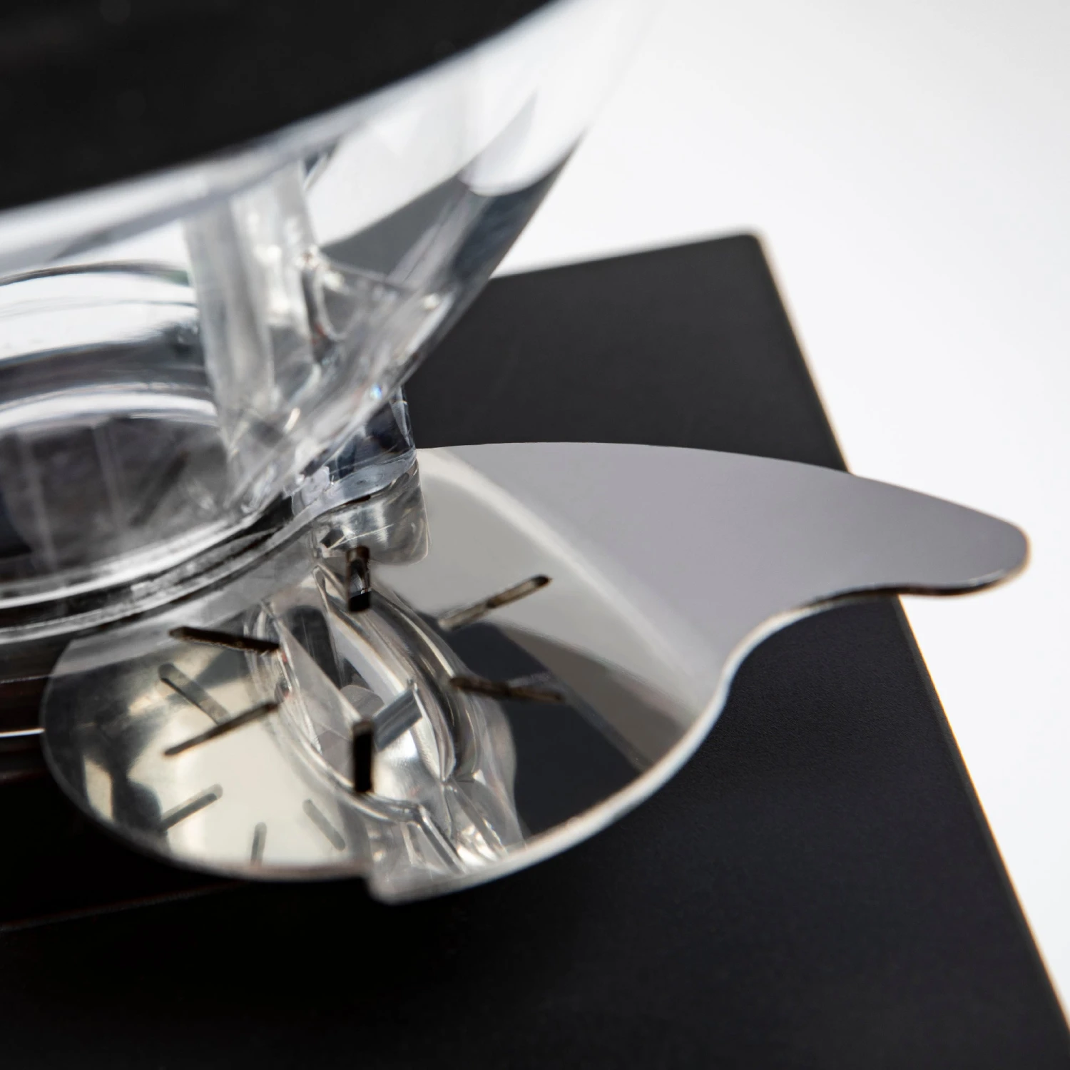 Refurbished Eureka Oro Mignon Single Dose Grinder - Black 7 Refurbished Eureka Oro Mignon Single Dose Grinder - Black - Image 7